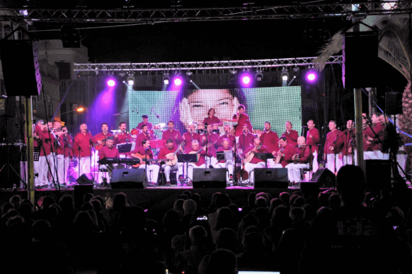 Grupo musical extremeño Furriones actuando en el Alburfestival